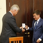 Тепловиков Краснодара наградили за помощь Крыму Тепловиков Краснодара наградили за помощь Крыму